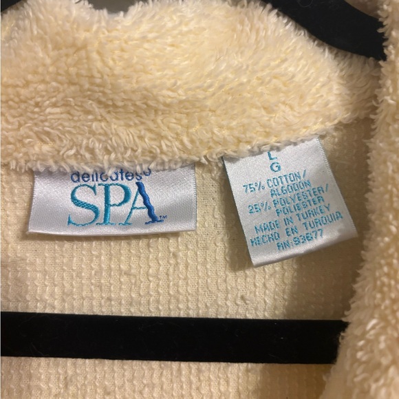 Delicates Spa Butter Yellow Textured Robe - Picture 2 of 4